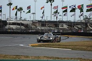 Emocionante lucha en Daytona en el último tercio de carrera
