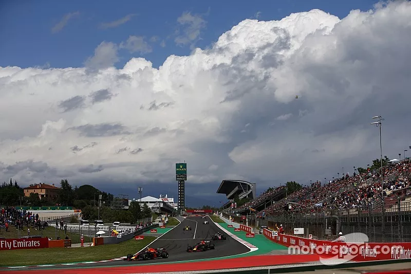 Max Verstappen, Red Bull Racing RB14, Daniel Ricciardo, Red Bull Racing RB14, Kevin Magnussen, Haas F1 Team VF-18