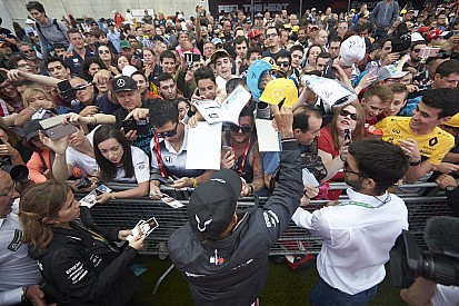 Hamilton tiene un "sentimiento de vacío" a pesar de liderar el Mundial