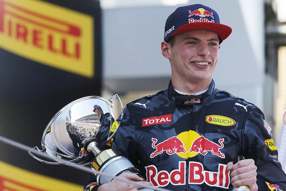Podio: ganador de la carrera Max Verstappen, Red Bull Racing