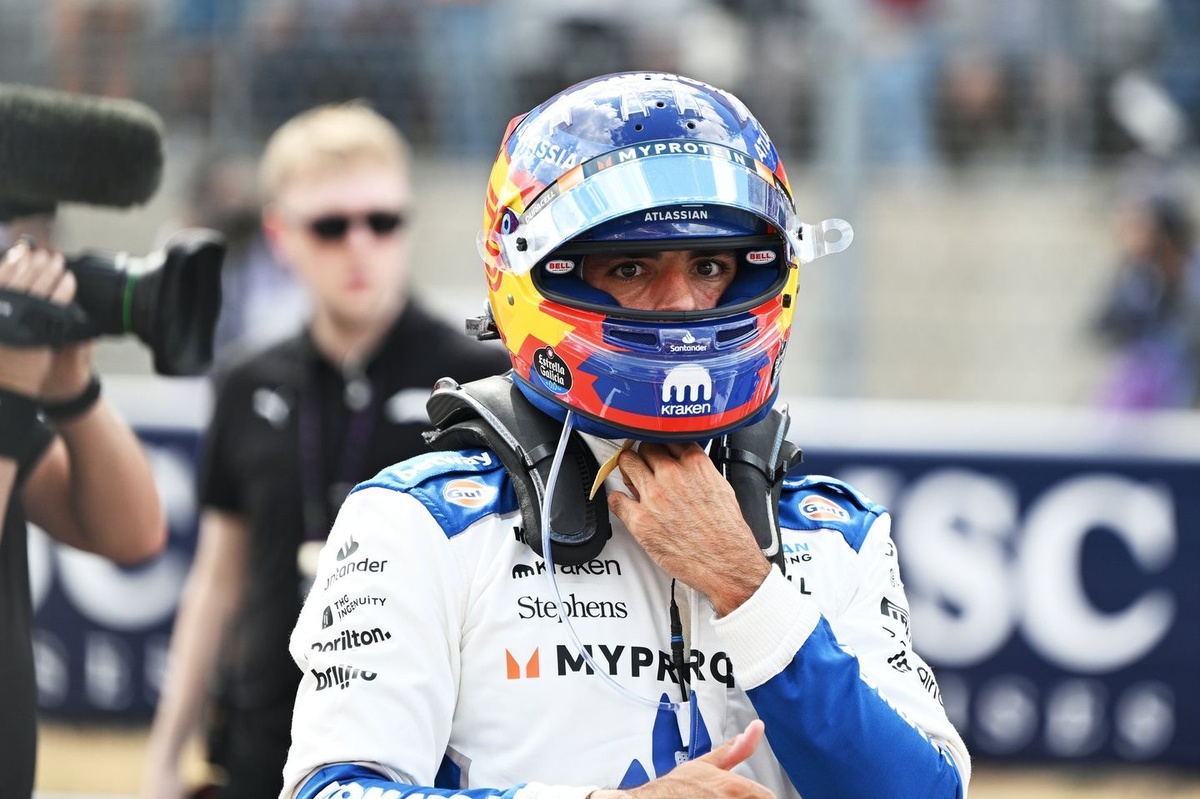 Carlos Sainz crashes out of United States GP after Kimi Antonelli clash