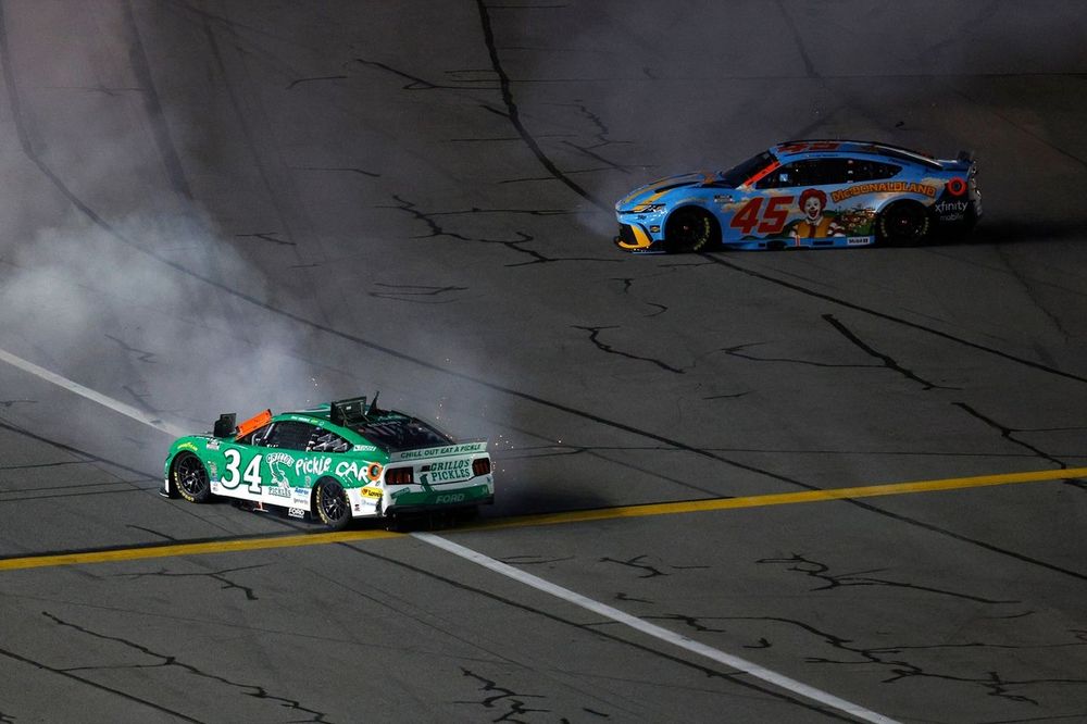Todd Gilliland, Front Row Motorsports Ford, Tyler Reddick, 23XI Racing Toyota
