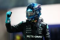 Russell vuela para robar la pole a Verstappen en Singapur F1; Alonso, 10&ordm;