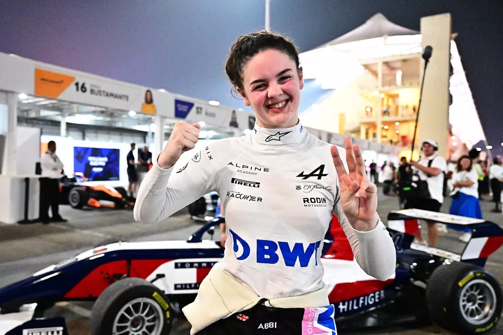 Abbi Pulling, Rodin Motorsport