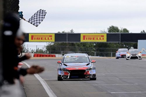 Neuville busca una carrera de 24 horas