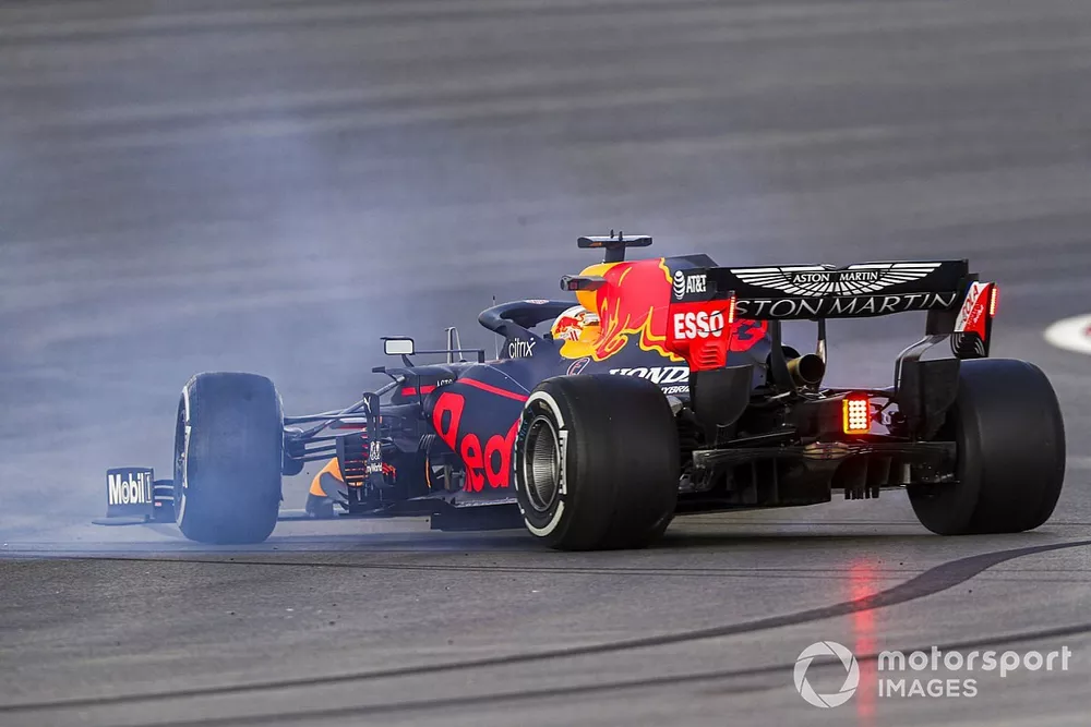 Max Verstappen, Red Bull Racing RB16, spins