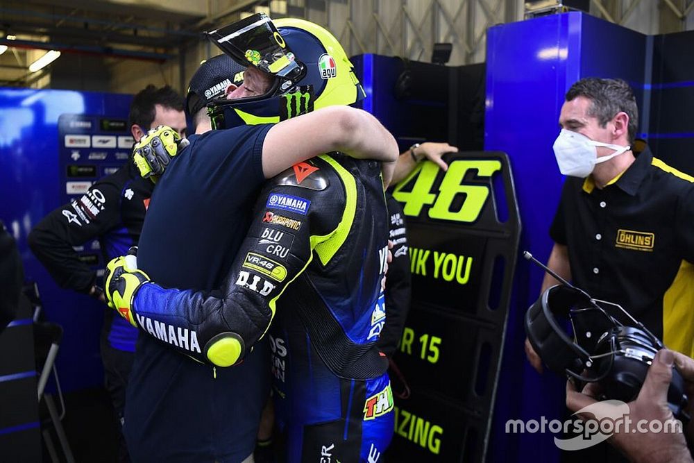 Post-race farewell at Yamaha Factory Racing pit box