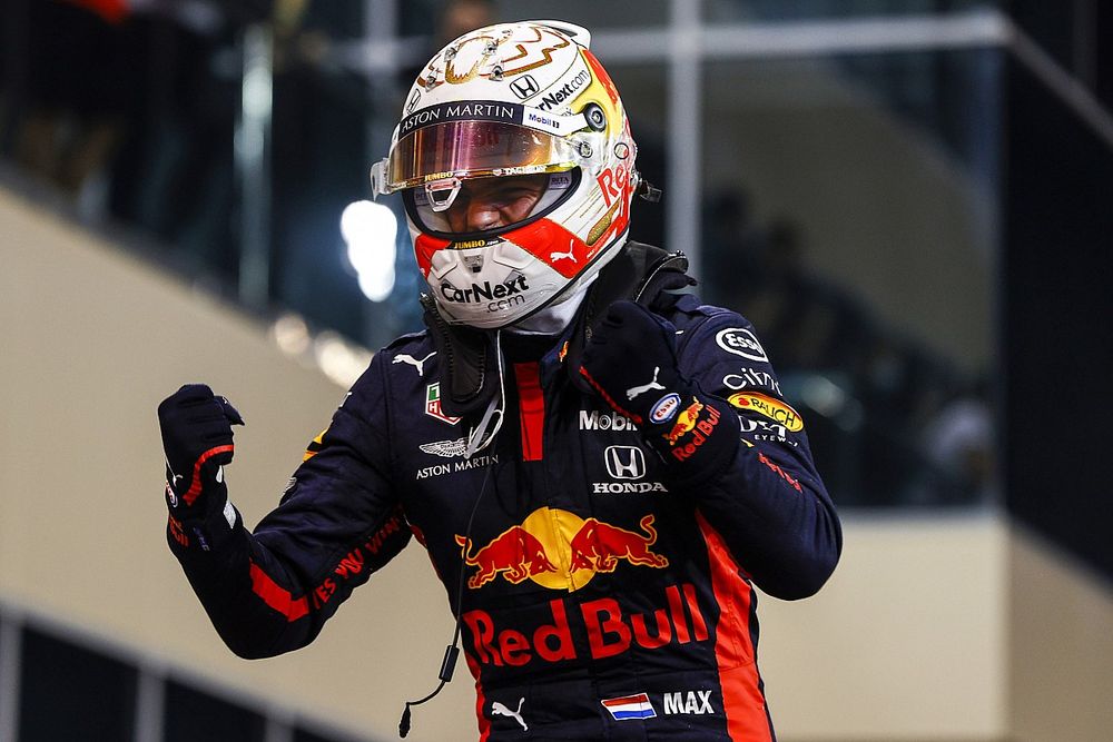 Ganador Max Verstappen, Red Bull Racing, celebra en Parc Ferme