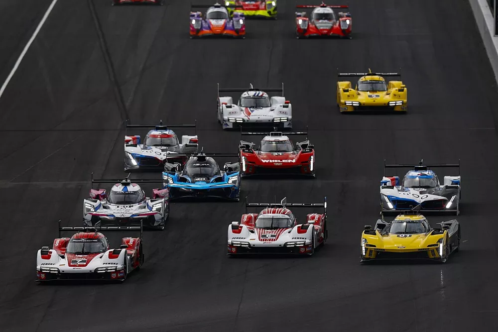 Green Flag, #6 Porsche Penske Motorsports, Porsche 963, GTP: Mathieu Jaminet, Nick Tandy