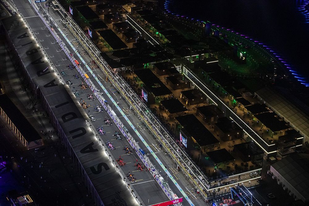 Una vista aérea de la parrilla antes de la salida