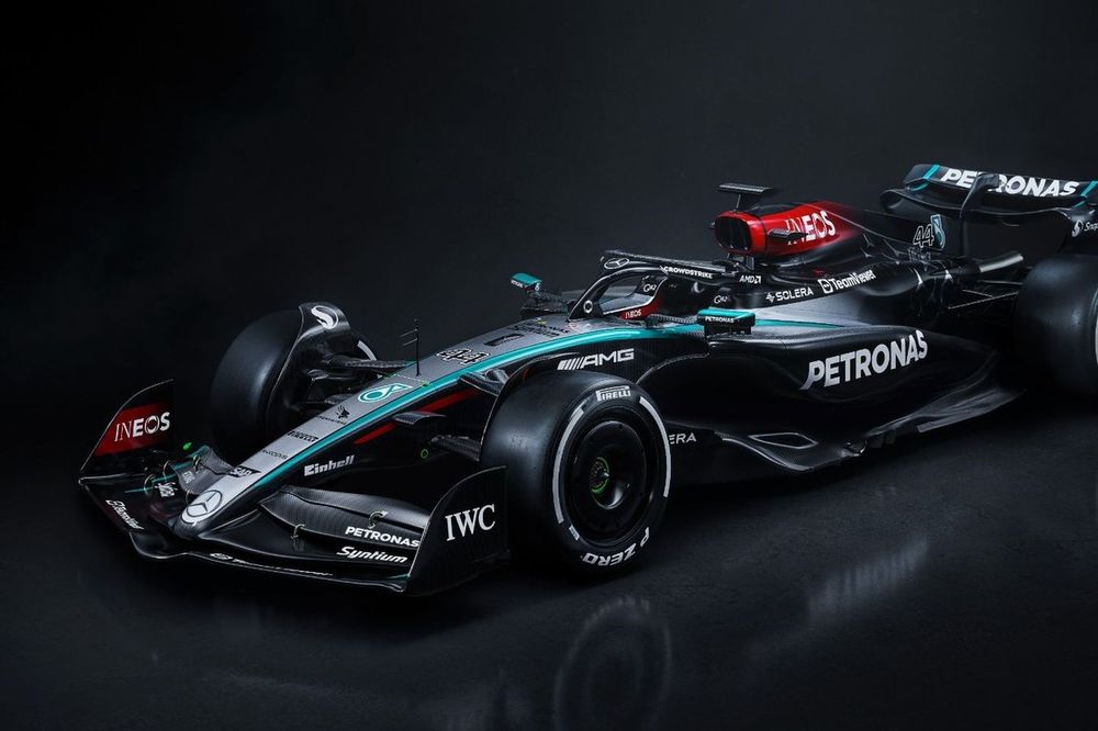 Mercedes-AMG W15 E PERFORMANCE - Lewis Hamilton - Front Quarter
