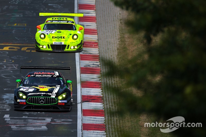 VLN 8: Strafe für Manthey-Porsche macht Haribo-Mercedes zum Sieger