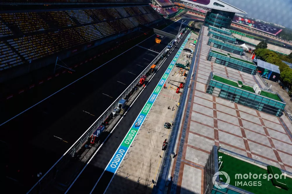 Pit lane detail