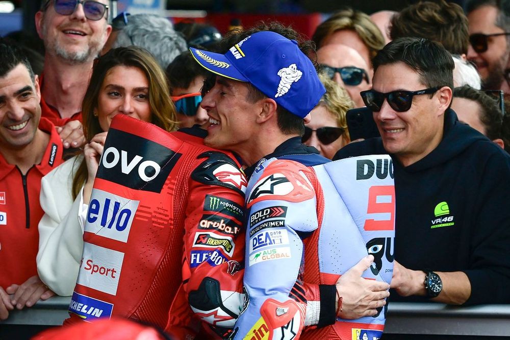 Segundo lugar Marc Márquez, Gresini Racing, ganador Francesco Bagnaia, Ducati Team