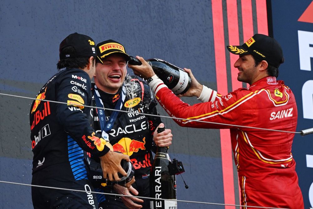 Carlos Sainz, Scuderia Ferrari, Max Verstappen, Red Bull Racing