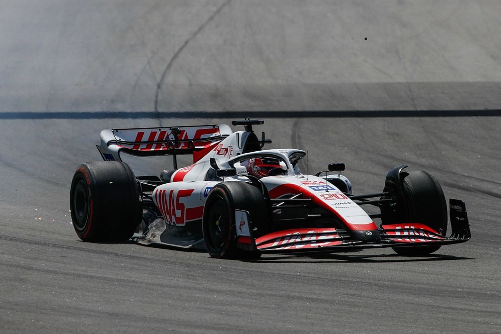 Kevin Magnussen, Haas VF-22, heads to the pits with damage after contact on the opening lap