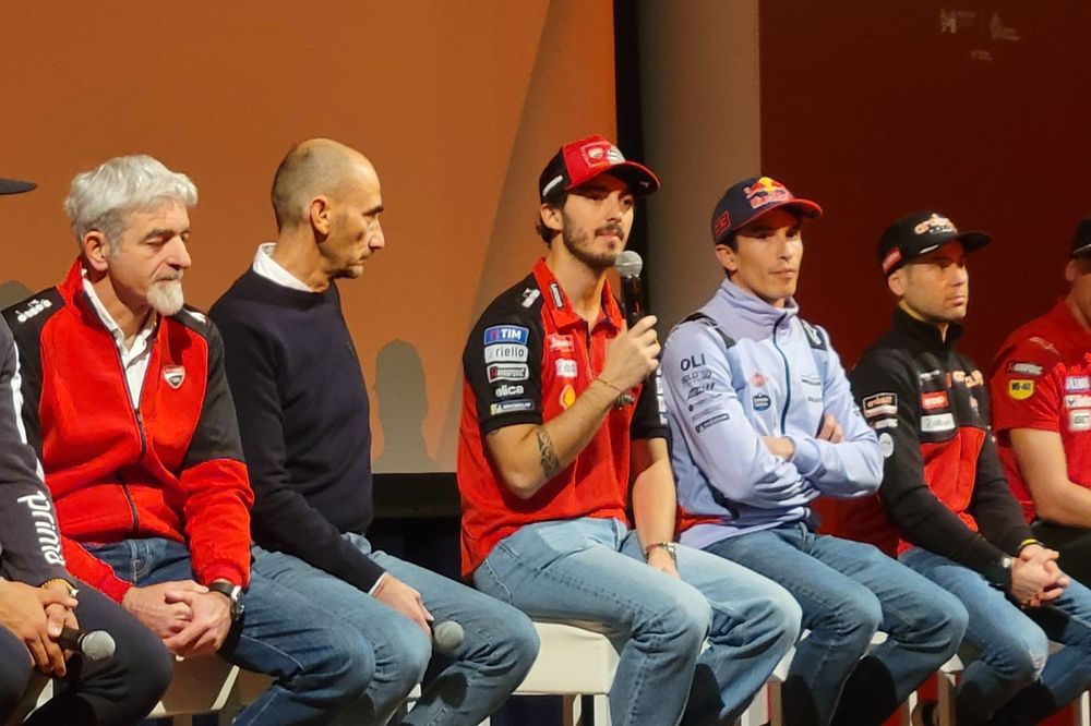 Jorge Martín, Gigi Dall'Igna, Claudio Domenicali, Francesco Bagnaia, Marc Márquez, Álvaro Bautista, Alessandro Lupino