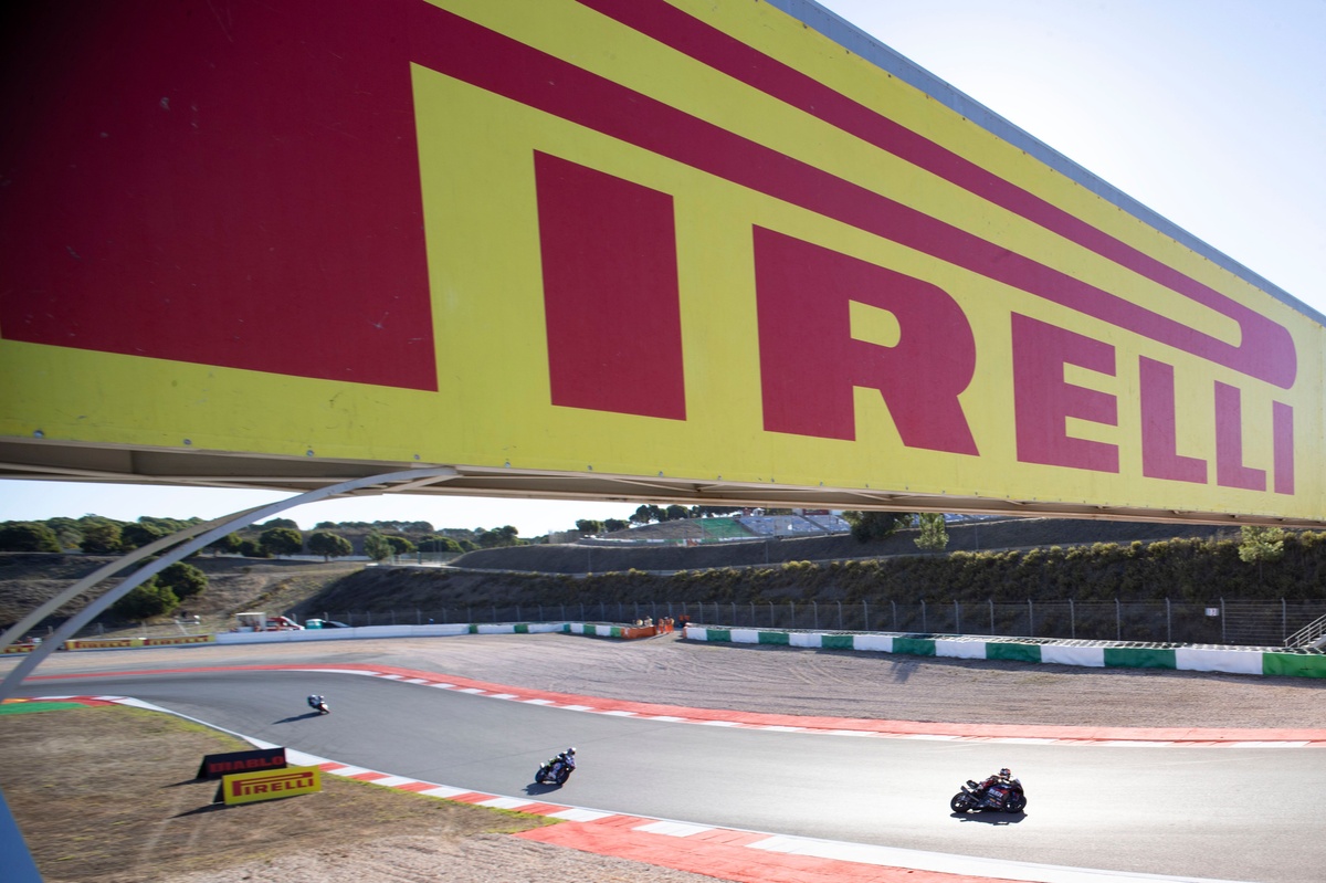 Pirelli vuole provare le gomme di MotoGP con le moto 2027 e i piloti titolari prima dell'estate