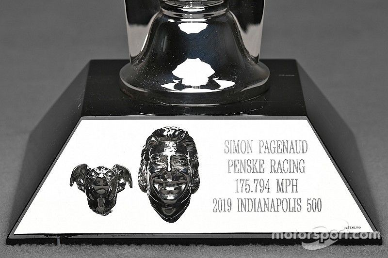 Trofeo Bebé Borg-Warner Simon Pagenaud con el perro Norman