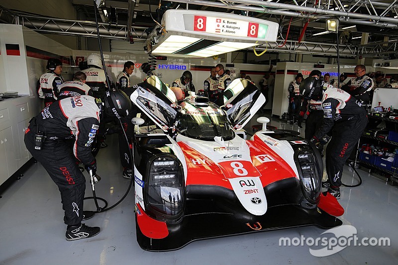 Toyota'lar Silverstone'da ihraç edildi, kazanan Rebellion oldu!