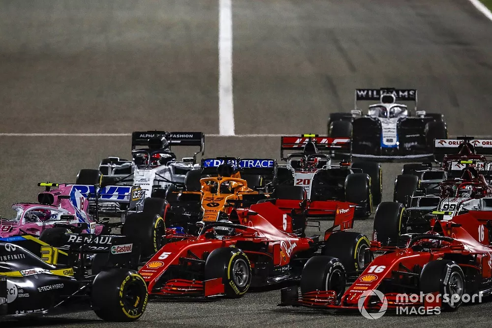 Esteban Ocon, Renault F1 Team R.S.20, Lance Stroll, Racing Point RP20, Sebastian Vettel, Ferrari SF1000, Charles Leclerc, Ferrari SF1000, Kevin Magnussen, Haas VF-20, and the remainder of the field at the start
