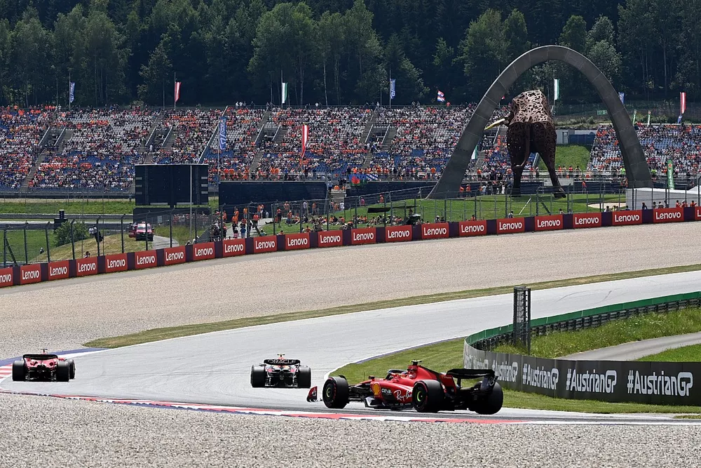 Sergio Perez, Red Bull Racing RB19, Carlos Sainz, Ferrari SF-23