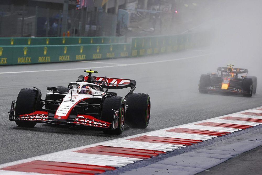 Nico Hulkenberg, Haas VF-23, Sergio P&eacute;rez, Red Bull Racing RB19