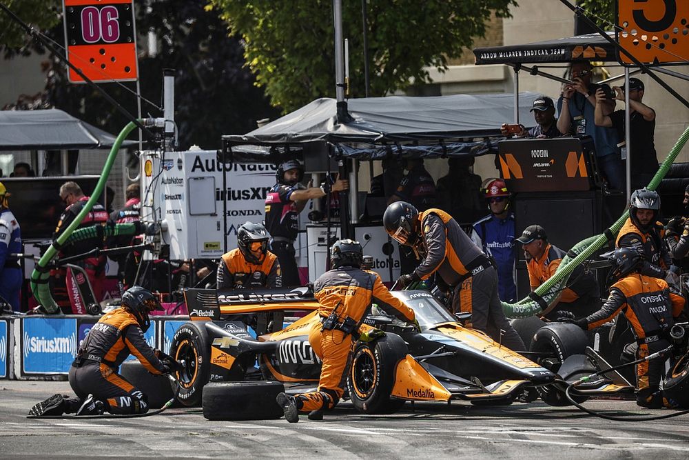 Patricio O'Ward, Arrow McLaren Chevrolet, parada en boxes