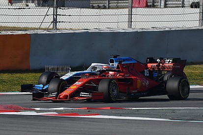 Élő közvetítés az ötödik F1-es tesztnapról: Vettel, Hamilton és Leclerc is pályán, jönnek az új csomagok