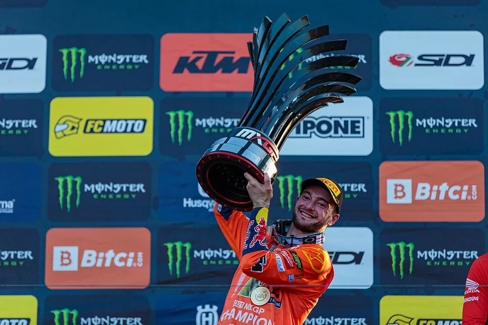 MXGP-wereldkampioen Jeffrey Herlings viert feest
