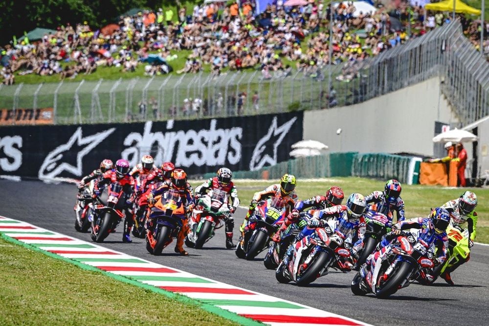 Salida de la carrera en Mugello