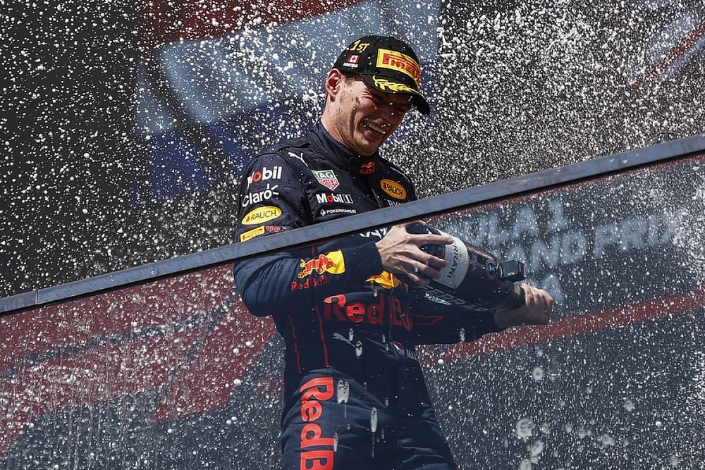 Podio: ganador Max Verstappen, Red Bull Racing