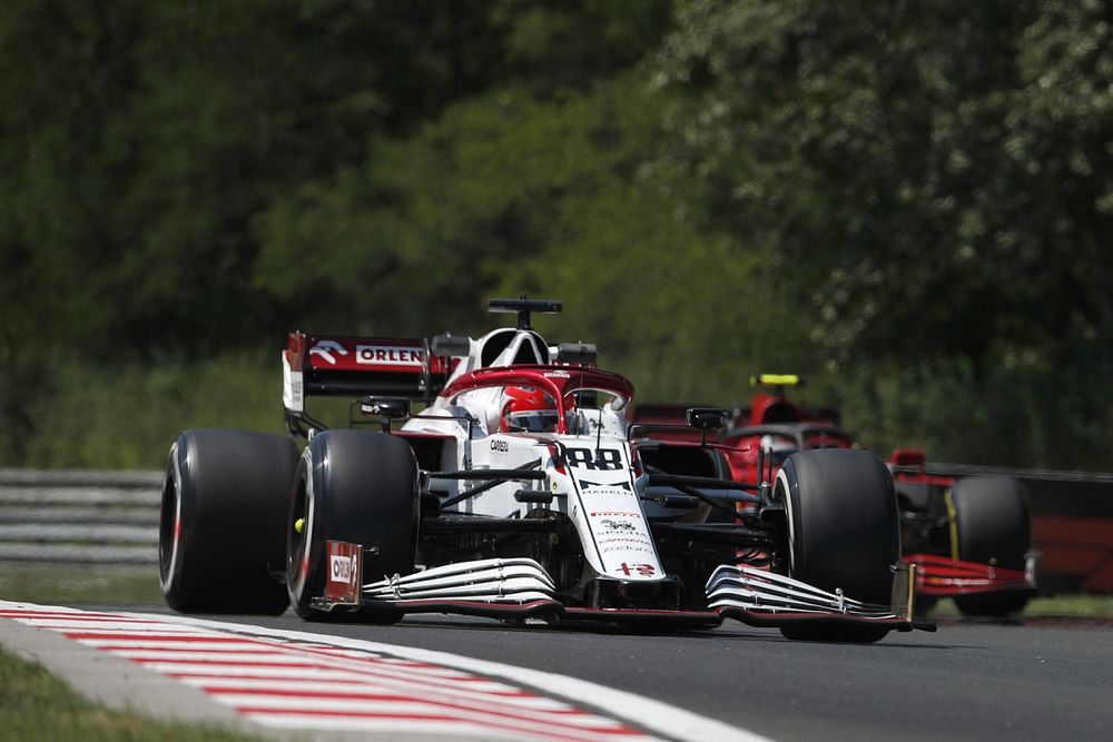 Robert Kubica, Alfa Romeo Racing C41, Carlos Sainz Jr., Ferrari SF21