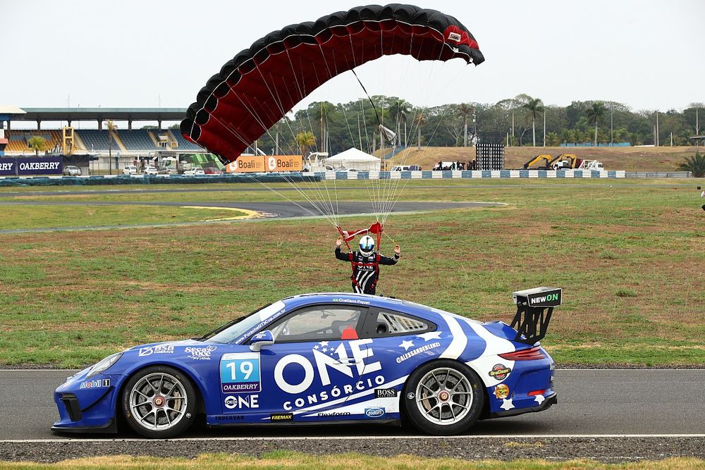 Cristiano Piquet salta de paraquedas em Goi&acirc;nia