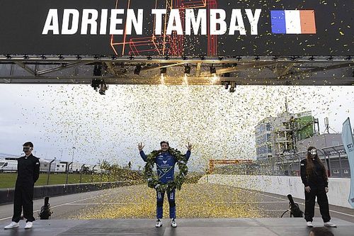 Tambay, campeón del ETCR: "Es más fácil pilotar un GT3"