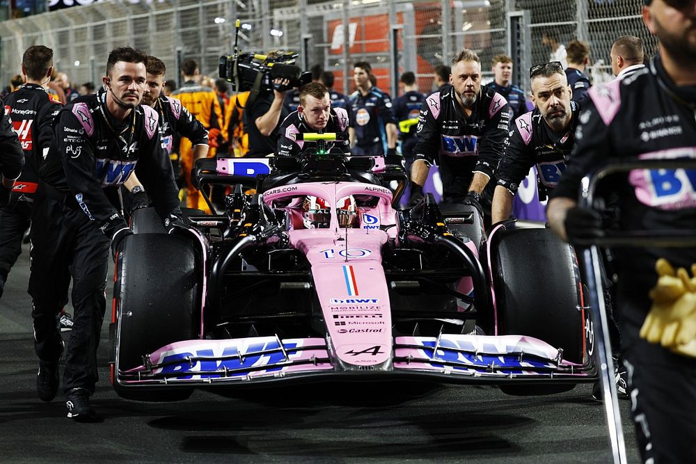 Pierre Gasly, Alpine A523, arrives on the grid
