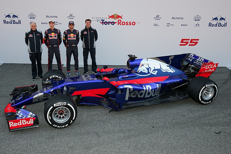Toro Rosso toont knalblauwe STR12 aan de wereld