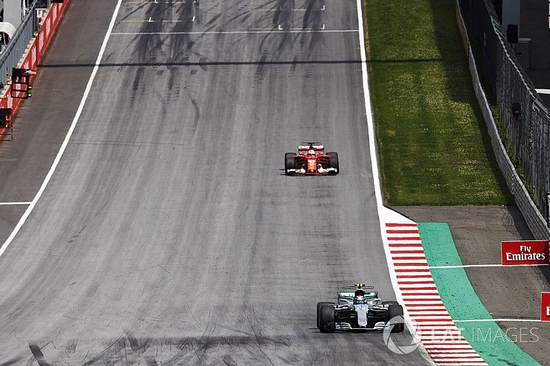 Valtteri Bottas, Mercedes AMG F1 W08, Sebastian Vettel, Ferrari SF70H