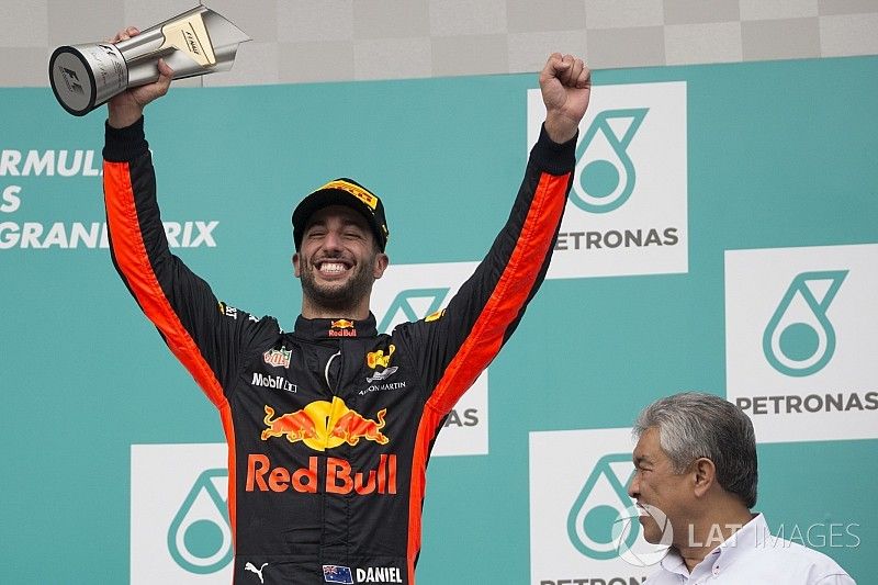 Podium: Daniel Ricciardo, Red Bull Racing celebrates