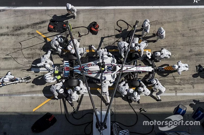 Sergey Sirotkin, Williams FW41, maakt een pitstop