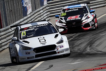 Portugal WTCR: Bjork survives three safety cars to win