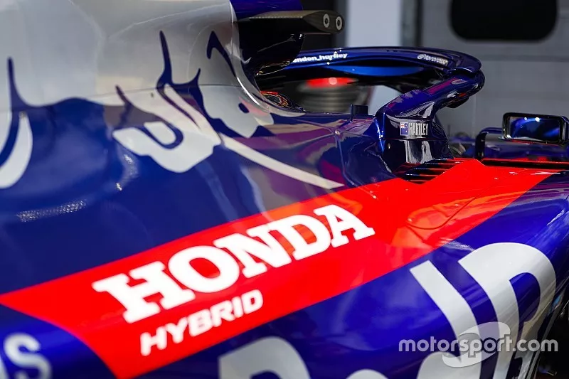 Un logo de Honda en la carrocer&iacute;a de Toro Rosso