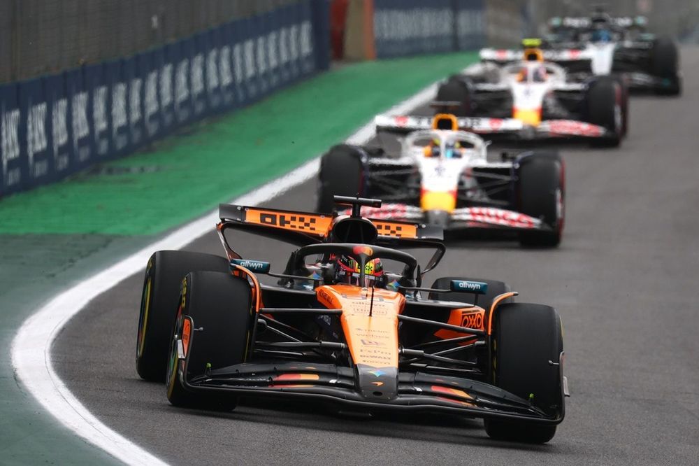 Oscar Piastri, McLaren, Isack Hadjar, Racing Bulls Team