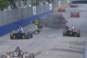 Vídeo: fuerte accidente de Pepe Martí en su debut en la Fórmula E
