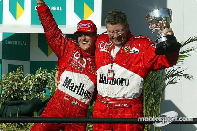 El ganador de la carrera, Michael Schumacher y Ross Brawn