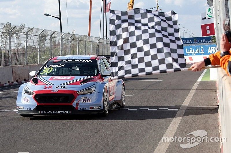 Podio: ganador de la carrera Gabriele Tarquini, BRC Racing Team Hyundai i30 N TCR
