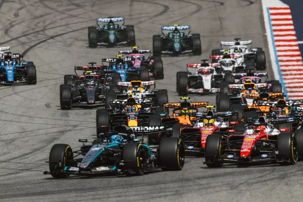 Rachel Brookes prevede un terremoto nel grid 2027: Verstappen in Mercedes e Piastri in Red Bull