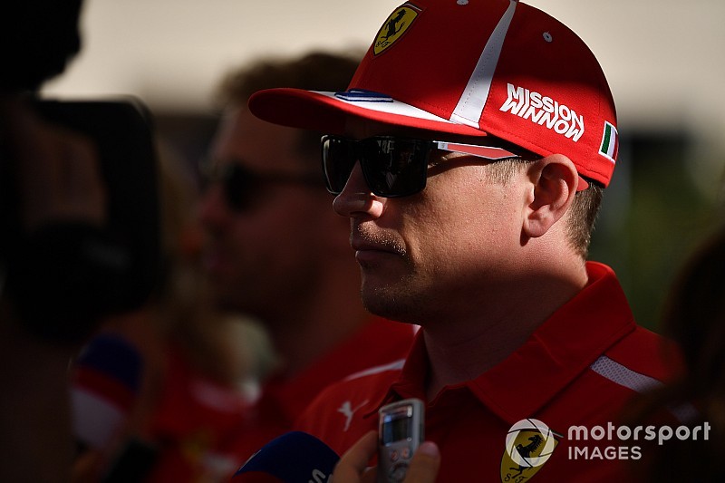 Räikkönen a hegyekben a kis családjával