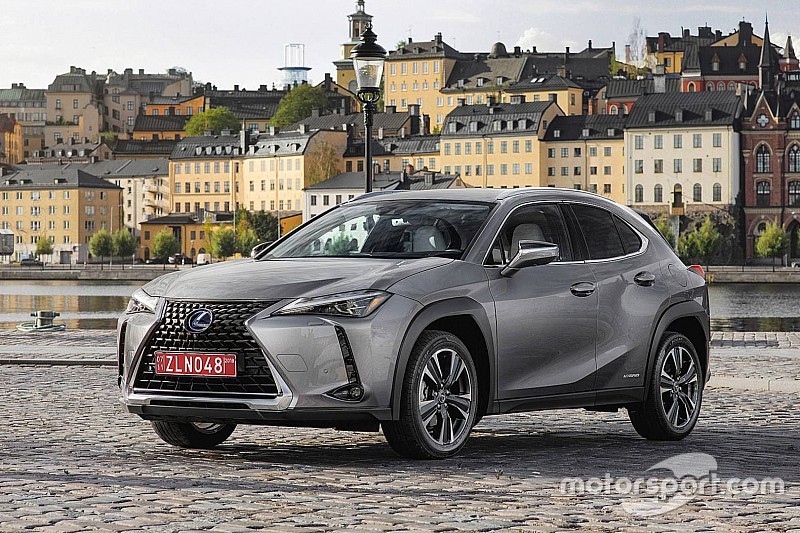 Новий Lexus UX може стати першим електромобілем марки