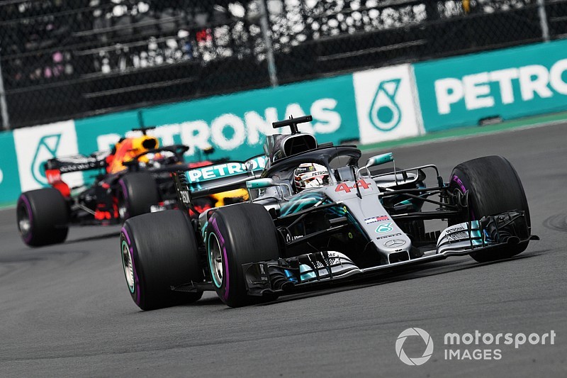 Sourires forcés chez Mercedes après une